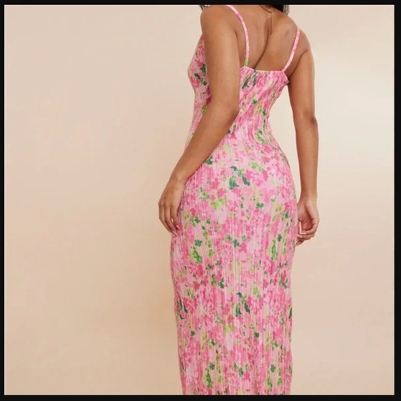 PrettyLittleThing Pink Abstract Printed Plisse Strappy Maxi Dress - Picture 2 of 7